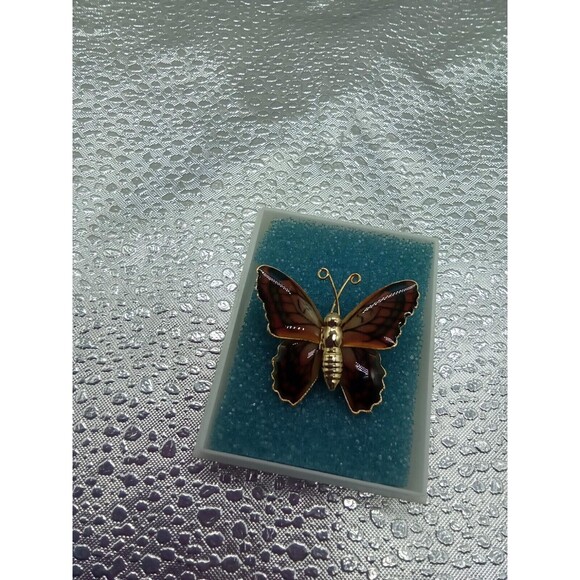 Elegant Vintage Butterfly Brooch Pin - Decorative Enamel Design - Picture 3 of 5